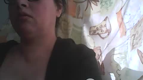Snapshot of 1deluxepussy chatting on September 19, 6:12 am Deluxepussy online show from September 19, 6:12 am