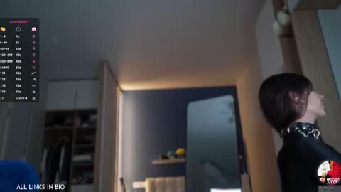 Snapshot of 1mari_01 chatting on February 12, 7:35 pm Marie online show from February 12, 7:35 pm