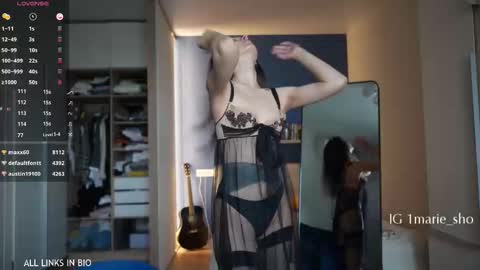 Snapshot of 1mari_01 chatting on October 4, 1:17 pm Marie online show from October 4, 1:17 pm