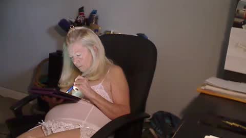 Susan online show from December 15, 6:26 pm