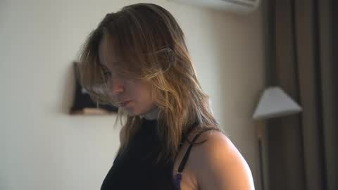 Elley  online show from April 21, 2:13 pm