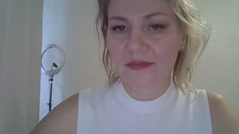 Snapshot of 3susie chatting on September 17, 8:01 am 3susie online show from September 17, 8:01 am