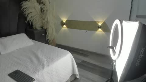 3X NAXAA online show from April 21, 1:18 pm