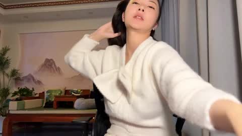 lily online show from May 11, 5:31 am