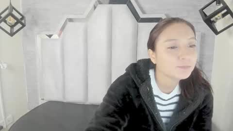 Snapshot of _alaia_collway_ chatting on March 7, 12:01 pm Alaia online show from March 7, 12:01 pm