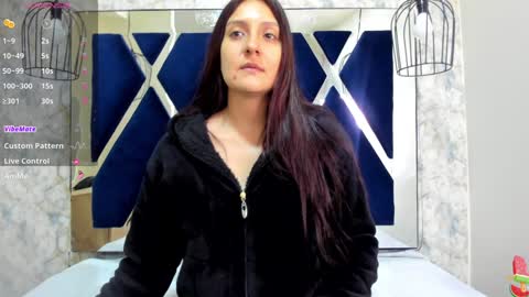 Snapshot of _alaia_collway_ chatting on December 9, 12:19 pm Alaia online show from December 9, 12:19 pm