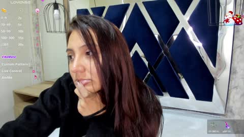 Snapshot of _alaia_collway_ chatting on December 16, 12:16 pm Alaia online show from December 16, 12:16 pm