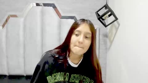 Snapshot of _alaia_collway_ chatting on February 11, 11:53 am Alaia online show from February 11, 11:53 am