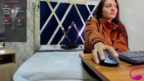 Snapshot of _alaia_collway_ chatting on January 7, 11:37 am Alaia online show from January 7, 11:37 am