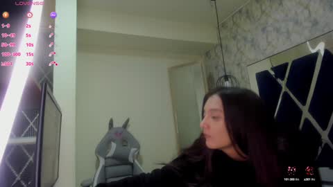 Snapshot of _alaia_collway_ chatting on January 21, 11:46 am Alaia online show from January 21, 11:46 am