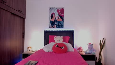 _alana_grey_ online show from April 25, 2:58 pm