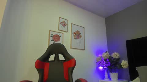 Snapshot of _aliice_1 chatting on December 9, 8:12 pm  Alice  online show from December 9, 8:12 pm