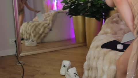 Anna online show from April 22, 8:06 pm