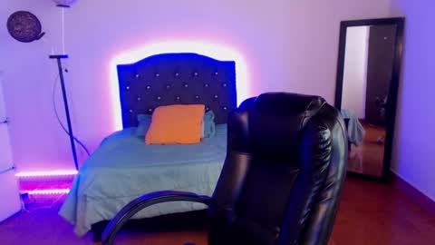 Anne online show from December 9, 4:15 pm