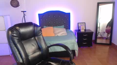 Anne online show from December 3, 12:59 pm