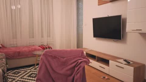 Anna online show from April 24, 2:09 pm