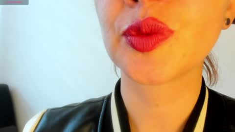 antonia online show from April 22, 4:26 pm