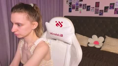 _ash_leyy_ online show from April 25, 1:41 am