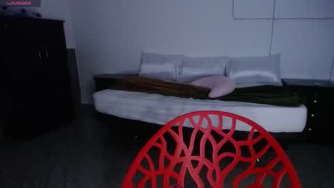 Snapshot of _atenea_golden chatting on January 30, 9:57 am atenea online show from January 30, 9:57 am