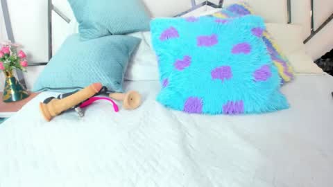 Aura online show from February 13, 3:52 am