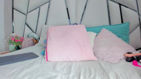 Aura online show from November 13, 3:16 am