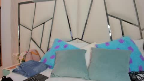 Aura online show from April 24, 5:10 am