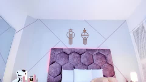 _aurora_collins_ online show from January 13, 12:53 pm