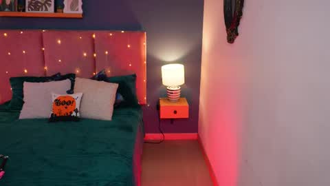 Sofia online show from October 18, 1:36 pm