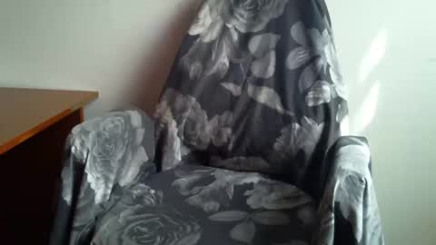 Snapshot of _bunny_b chatting on March 4, 7:19 am I will be back soon online show from March 4, 7:19 am