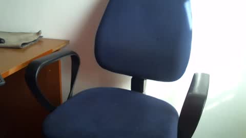 Snapshot of _bunny_b chatting on February 18, 5:42 am I will be back soon online show from February 18, 5:42 am