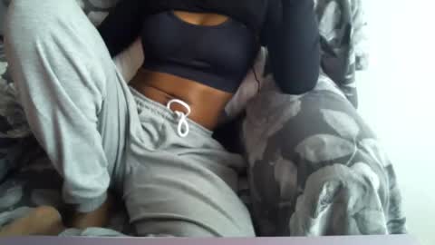 Snapshot of _bunny_b chatting on February 19, 6:00 am I will be back soon online show from February 19, 6:00 am