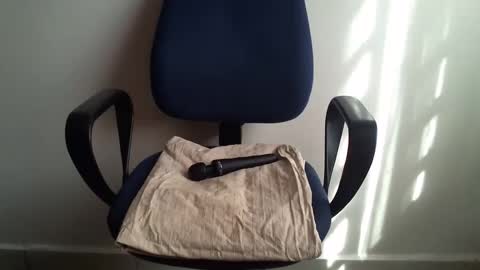 Snapshot of _bunny_b chatting on February 3, 6:34 am I will be back soon online show from February 3, 6:34 am