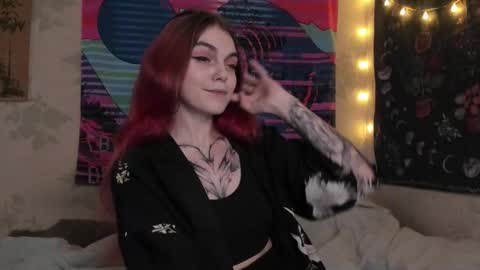 Caroline online show from February 20, 2:02 pm