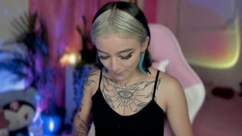 Snapshot of _darkkitty_ chatting on January 28, 2:43 am paula online show from January 28, 2:43 am