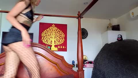 Snapshot of _demi_dee_ chatting on March 10, 8:50 am DemiDee online show from March 10, 8:50 am