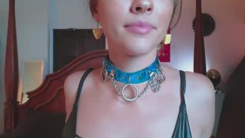 Snapshot of _demi_dee_ chatting on February 10, 2:16 pm DemiDee online show from February 10, 2:16 pm