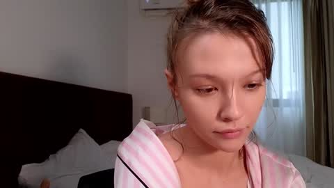 Snapshot of _demi_dee_ chatting on October 29, 9:46 am DemiDee online show from October 29, 9:46 am