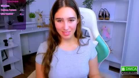 Lizzy  online show from November 18, 11:59 pm