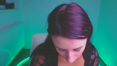 Snapshot of _emma_lay chatting on December 8, 6:54 am Emma online show from December 8, 6:54 am