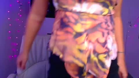 Snapshot of _emma_lay chatting on December 7, 12:56 pm Emma online show from December 7, 12:56 pm