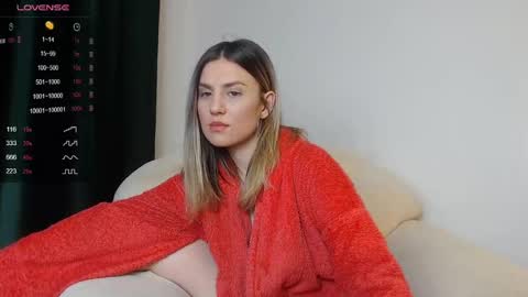 _esmeraldiyaa_ online show from December 9, 12:45 am