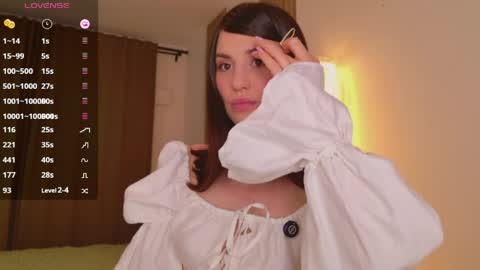 _esmeraldiyaa_ online show from April 10, 8:04 pm