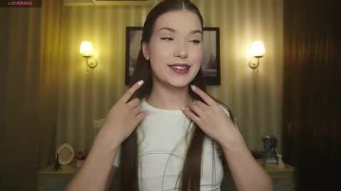 Snapshot of _eva_lee chatting on October 6, 8:24 pm Alice online show from October 6, 8:24 pm