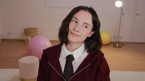 Essie  online show from October 15, 1:46 pm