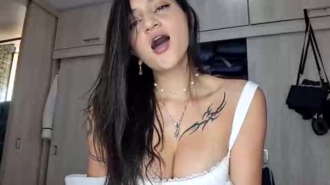 Gabby online show from December 17, 4:33 pm