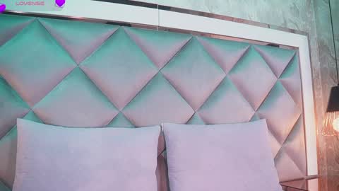 _giggy online show from April 24, 12:30 pm