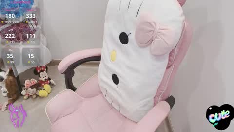 Snapshot of _girlcute_ chatting on October 5, 6:46 pm Anna online show from October 5, 6:46 pm