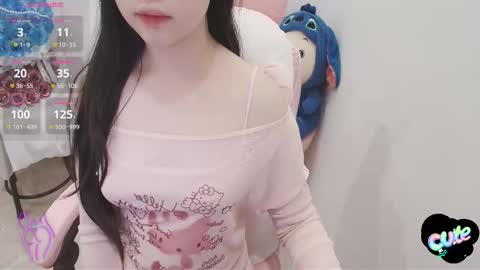 Snapshot of _girlcute_ chatting on October 18, 12:46 am Anna online show from October 18, 12:46 am