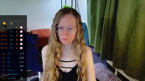 Snapshot of _goldilocks__ chatting on September 14, 7:17 am _goldilocks__ online show from September 14, 7:17 am