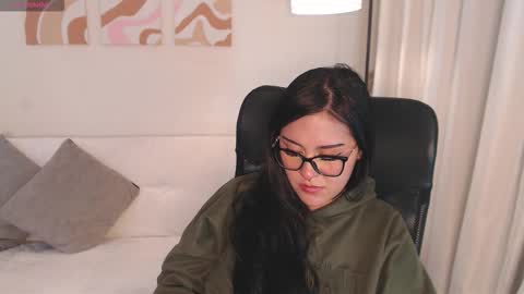 Bee. online show from February 16, 9:36 pm